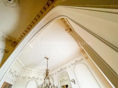 Venta de Palacete: Mansión señorial de 1913 de 690 m2 interiores y 224 de terrazas; 4 plantas, una reciclada inmaculada de gran nivel, completamente Amueblada. Ciudad Vieja. Inversión: U$ 400.000 dólares