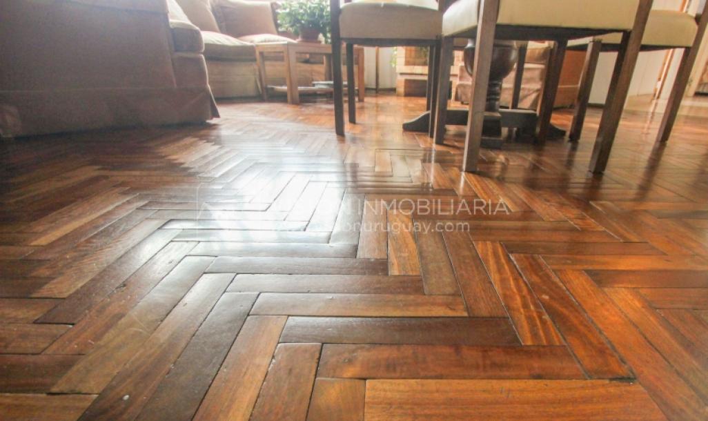 Apartamento en Pocitos, 2 dormitorios y 1 baño, Al Frente, 400 mts de Rambla, con Estufa a Leña y con Balcón - U$ 175.000-6