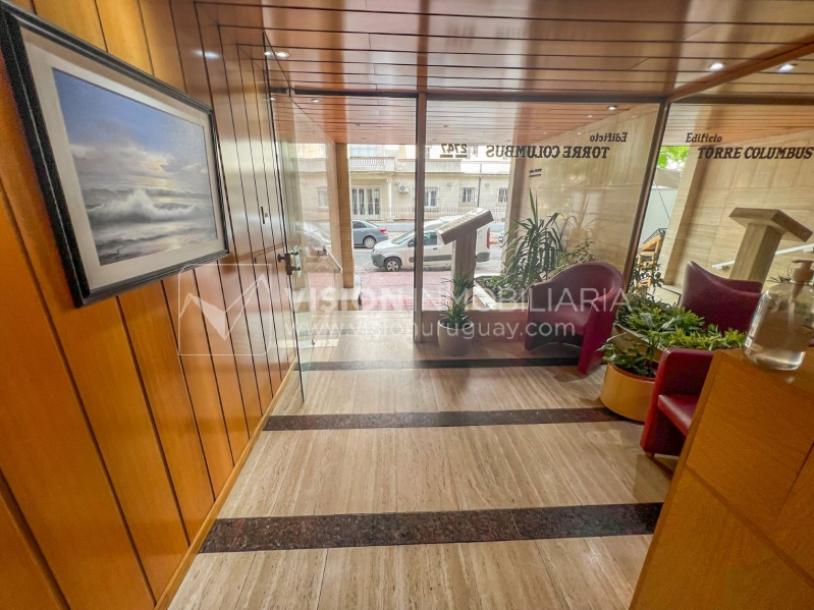 Apartamento con Renta en Venta al frente 2 Dormitorios 2 Baños, La Blanqueada, Av. 8 de Octubre, en Piso 3. Semiequipado. Amenities: 3 Parrilleros, gran Patio Juegos para Niños. Portería y Vigilancia-86