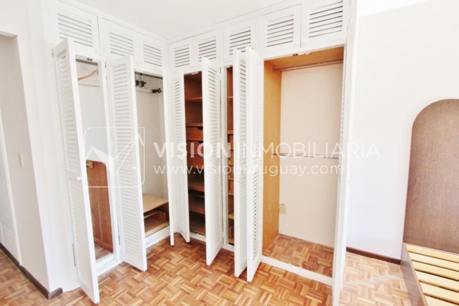 Alquila Apto. de 200m2 sobre el Parque Villa Biarritz, 3 dorm+servicio, garaje-43