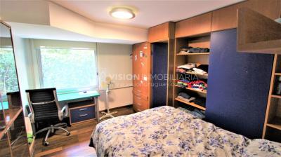 Alquile U$S 3.900 /mes - Distinguido Apartamento en Carrasco de 234 m2, 4 Dormitorios más Servicio, 2 Garajes.