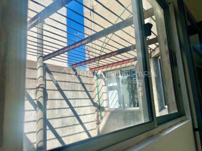 Apartamento Duplex en Venta ideal Renta. Al frente, 4 Dormitorios y 2 Baños, La Unión sobre Av. 8 de Octubre, Piso 1 por escalera, reciclado, impecable para entrar ya. 204 m2 totales 111 m2 interiores + 93 m2 Terrazas. Parrillero.