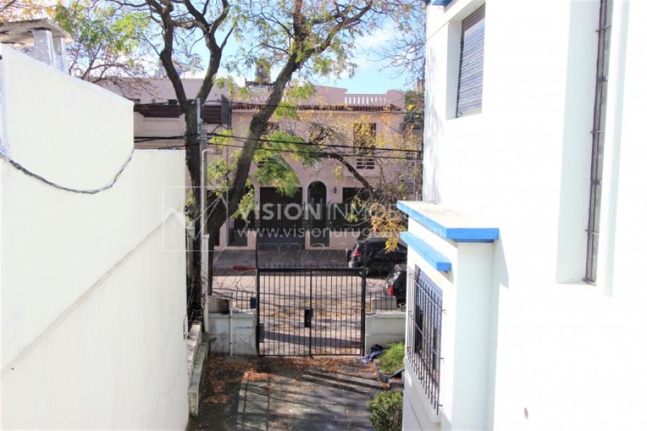 Padrón único de 641m2 en Pocitos con Casa de 13 ambientes, 302m2 construidos.-76