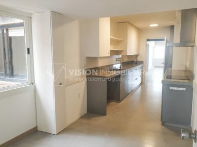 Apartamento en Rambla Piso alto al Puertito del Buceo 3 dorm + Servicio, 180 m2; Alquiler U$S 2.250 / GC $31.000