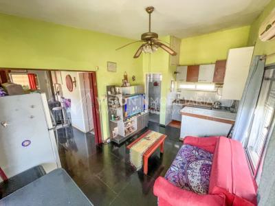 Venta conjunta de Dos Casas independientes en un gran terreno de 622 m2, una de 2 Dormitorios y 1 Baño, la otra de 1 Dormitorio y 1 Baño, Parrillero, Garaje. Barrio Español del balneario Atlántida, 8 cuadras al Norte de la Interbalnearia por Ruta 11.