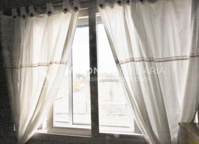 Apartamento con Renta al frente sobre Av. 8 de Octubre casi Propios, en 5to Piso, 3 dormitorios y 1 baño, impecable