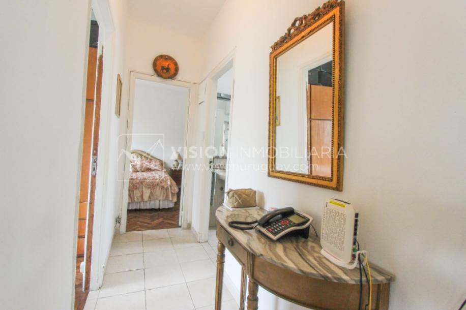 Apartamento en Pocitos, 2 dormitorios y 1 baño, Al Frente, 400 mts de Rambla, con Estufa a Leña y con Balcón - U$ 175.000-16