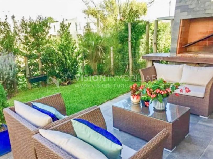 Casa en Venta en GREENS, Barrio Privado diseñado por el Arq. Carlos Ott. 3 dormitorios y 3 baños, 2 cocheras - U$ 340.000 dólares-1