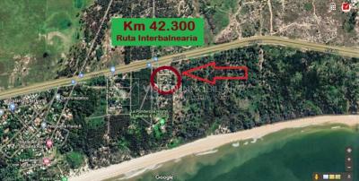 Casa moderna 2 dorm, 2 baños, 409 m2 terreno y 157m2 construidos, Fortin de Santa Rosa, con buen fondo y barbacoa, Garaje.