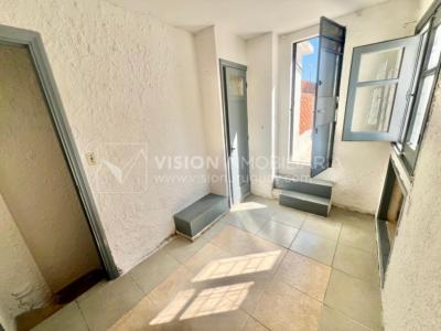 Apartamento Duplex en Venta ideal Renta. Al frente, 4 Dormitorios y 2 Baños, La Unión sobre Av. 8 de Octubre, Piso 1 por escalera, reciclado, impecable para entrar ya. 204 m2 totales 111 m2 interiores + 93 m2 Terrazas. Parrillero.