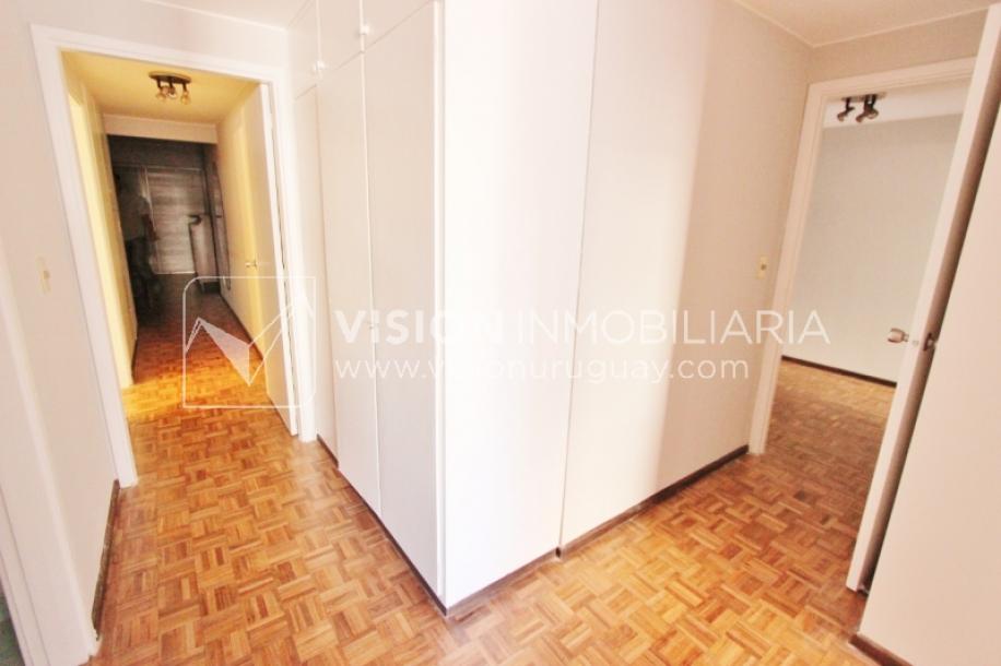 Alquila Apto. de 200m2 sobre el Parque Villa Biarritz, 3 dorm+servicio, garaje-48