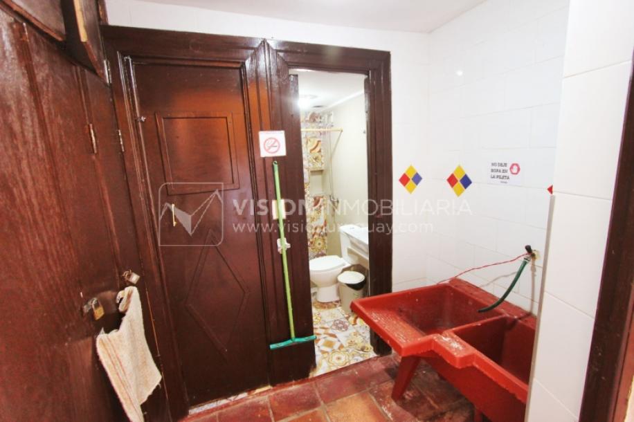 Hospedaje Hotel Hostal Pensión con Renta, 30 habitaciones, 457m2 construidos, Cd. Vieja-26