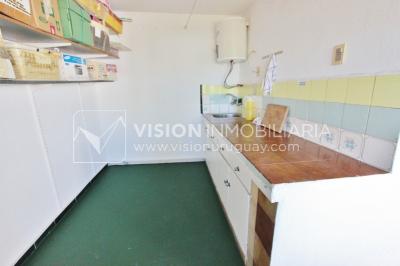 Casa impecable en La Teja, 3 dorm y 1 baño, barbacoa, garaje p/ 2 autos