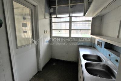 Casa de 212m2 & terreno de 359m2, Av. Luis A. de Herrera casi Rambla, Buceo-Pocitos