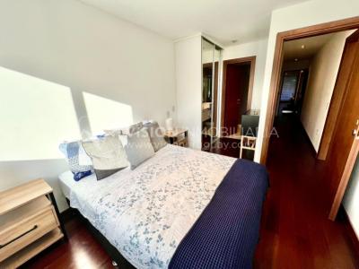 Apartamento en Venta en Pocitos / Punta Carretas.  Bajó de Precio!!  2 Dormitorios, uno en Suite con Vestidor.  2 Baños, Balcón, terminaciones Premium.  Se vende Amueblado. Tiene cómodo Garaje para 1 auto.  Piso 4 al frente.  Amenities: Barbacoa y Gy