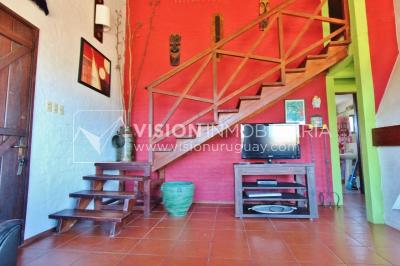 Espectacular Casa en Punta del Diablo a pasos del mar; piscina climatizada, barbacoa, chillout.