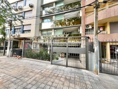 Apartamento en Venta en Pocitos / Punta Carretas.  Bajó de Precio!!  2 Dormitorios, uno en Suite con Vestidor.  2 Baños, Balcón, terminaciones Premium.  Se vende Amueblado. Tiene cómodo Garaje para 1 auto.  Piso 4 al frente.  Amenities: Barbacoa y Gy