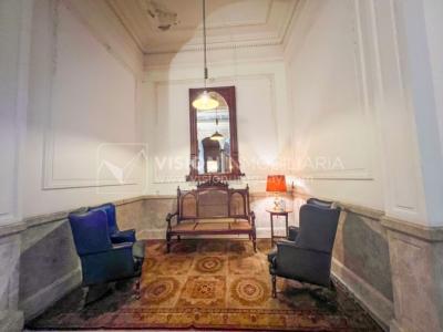 Venta de Palacete: Mansión señorial de 1913 de 690 m2 interiores y 224 de terrazas; 4 plantas, una reciclada inmaculada de gran nivel, completamente Amueblada. Ciudad Vieja. Inversión: U$ 400.000 dólares