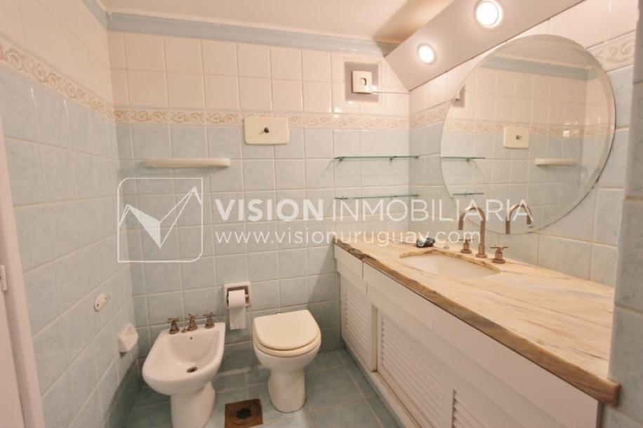 Alquila Apto. de 200m2 sobre el Parque Villa Biarritz, 3 dorm+servicio, garaje-45