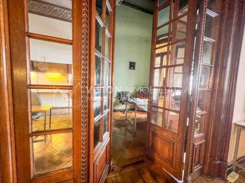 Venta de Palacete: Mansión señorial de 1913 de 690 m2 interiores y 224 de terrazas; 4 plantas, una reciclada inmaculada de gran nivel, completamente Amueblada. Ciudad Vieja. Inversión: U$ 400.000 dólares-40