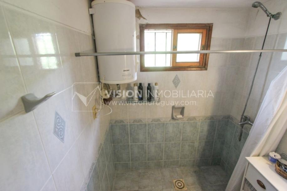 Casa moderna 2 dorm, 2 baños, 409 m2 terreno y 157m2 construidos, Fortin de Santa Rosa, con buen fondo y barbacoa, Garaje.-26