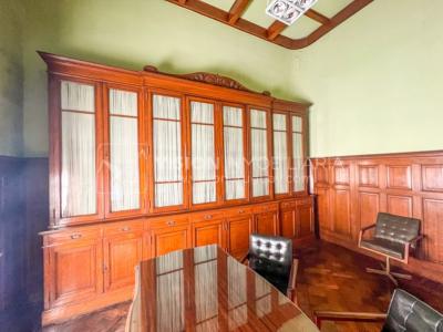 Venta de Palacete: Mansión señorial de 1913 de 690 m2 interiores y 224 de terrazas; 4 plantas, una reciclada inmaculada de gran nivel, completamente Amueblada. Ciudad Vieja. Inversión: U$ 400.000 dólares