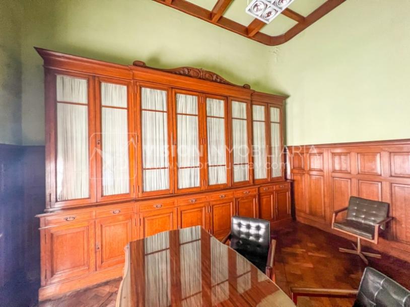 Venta de Palacete: Mansión señorial de 1913 de 690 m2 interiores y 224 de terrazas; 4 plantas, una reciclada inmaculada de gran nivel, completamente Amueblada. Ciudad Vieja. Inversión: U$ 400.000 dólares-48