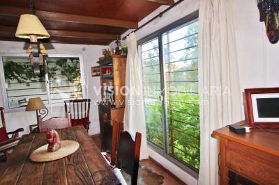 Chacra de 15 hás con el confort de hermosa casa reciclada, barbacoa y piscina climatizada.