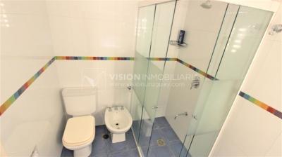 Alquile U$S 3.900 /mes - Distinguido Apartamento en Carrasco de 234 m2, 4 Dormitorios más Servicio, 2 Garajes.