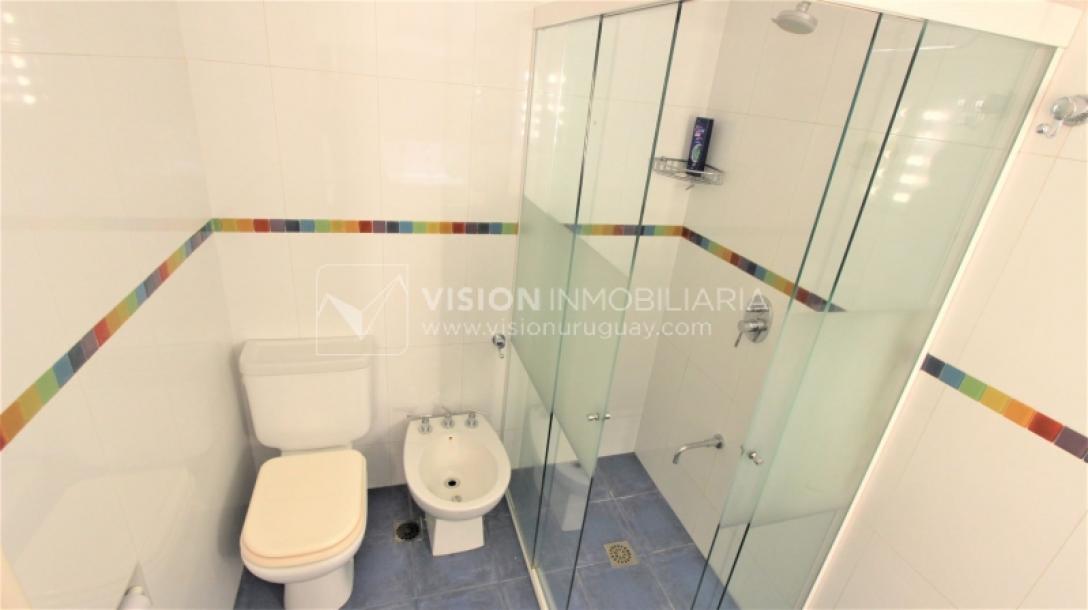 Alquile U$S 3.900 /mes - Distinguido Apartamento en Carrasco de 234 m2, 4 Dormitorios más Servicio, 2 Garajes.-23