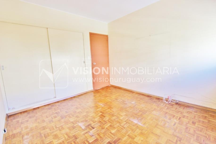 Excelente Apartamento en Pocitos, Pagola casi Rambla; 3 dormitorios y 2 baños, cocina definida. Con Garaje.-18
