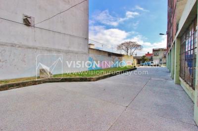 Apartamento con Renta al frente sobre Av. 8 de Octubre casi Propios, en 5to Piso, 3 dormitorios y 1 baño, impecable