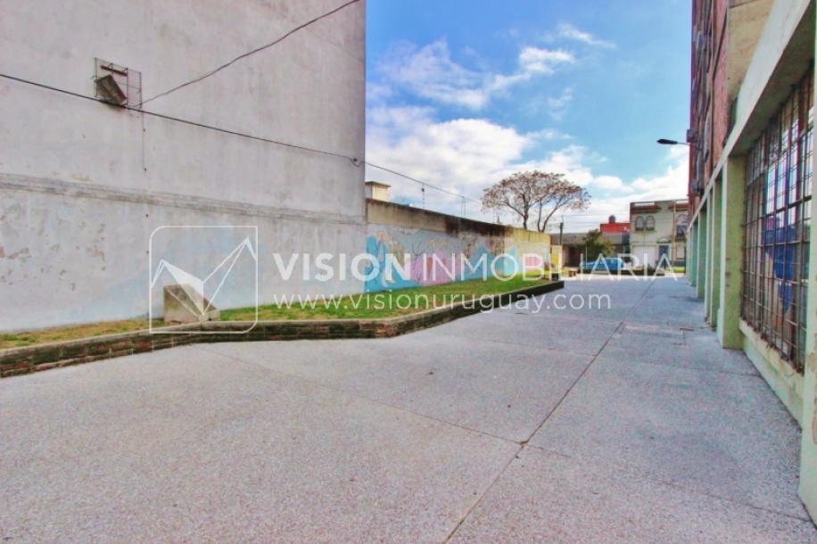 Apartamento con Renta al frente sobre Av. 8 de Octubre casi Propios, en 5to Piso, 3 dormitorios y 1 baño, impecable-49