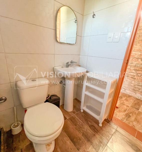 Venta conjunta de Dos Casas independientes en un gran terreno de 622 m2, una de 2 Dormitorios y 1 Baño, la otra de 1 Dormitorio y 1 Baño, Parrillero, Garaje. Barrio Español del balneario Atlántida, 8 cuadras al Norte de la Interbalnearia por Ruta 11.-55