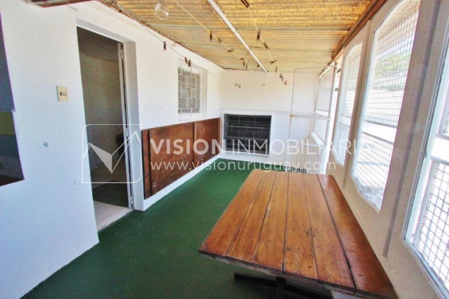 Casa impecable en La Teja, 3 dorm y 1 baño, barbacoa, garaje p/ 2 autos-26