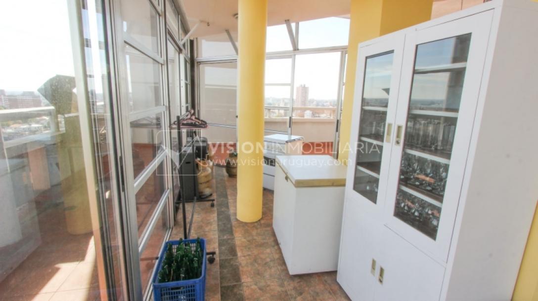 Tres Cruces Apto 1 Dorm, Piso 15 - vistas, Balcón y Terraza Lav, 43 m2.-31