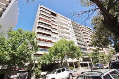 Alquila Apto. de 200m2 sobre el Parque Villa Biarritz, 3 dorm+servicio, garaje