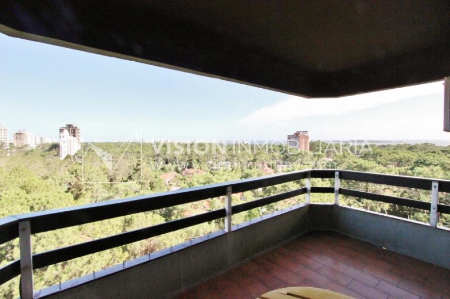 Apartamento en piso alto, 2 dorm. y servicio, muy amplios ambientes 118m2 con amenities y gran confort.-22