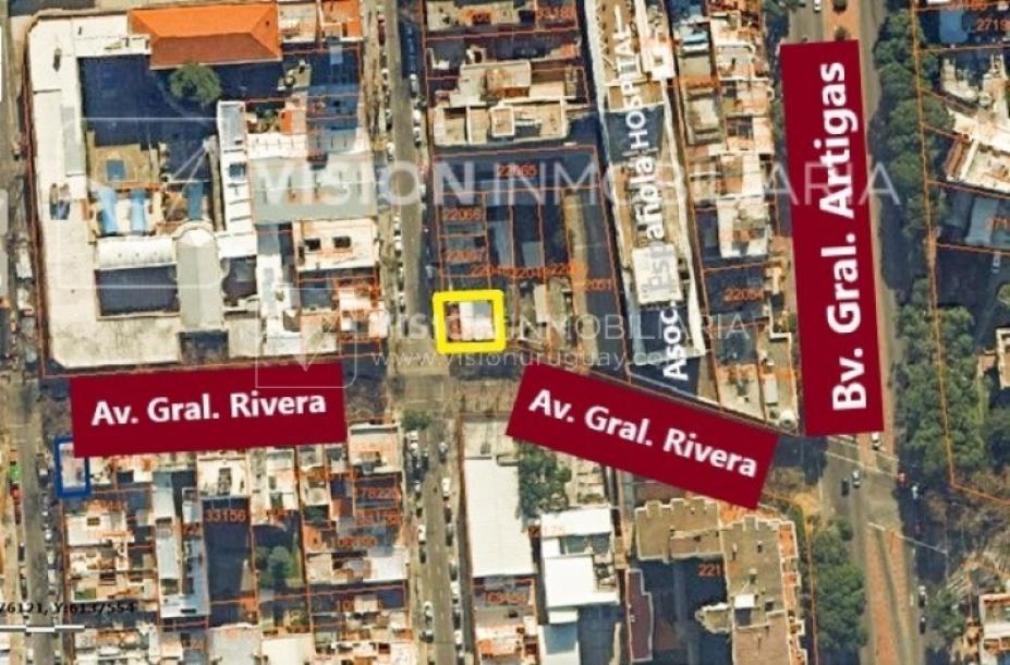 Oportunidad Alquiler de Local Comercial en la Esquina de Av Gral Rivera y Mario Cassinoni casi Bvar Artigas. $100.000 pesos mensuales, sin GC. Son 95 m2, Planta Baja.-40