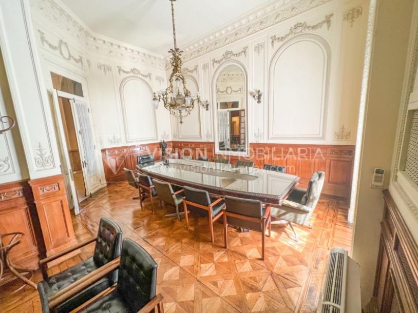 Venta de Palacete: Mansión señorial de 1913 de 690 m2 interiores y 224 de terrazas; 4 plantas, una reciclada inmaculada de gran nivel, completamente Amueblada. Ciudad Vieja. Inversión: U$ 400.000 dólares-22