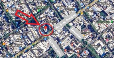 Apartamento Duplex en Venta ideal Renta. Al frente, 4 Dormitorios y 2 Baños, La Unión sobre Av. 8 de Octubre, Piso 1 por escalera, reciclado, impecable para entrar ya. 204 m2 totales 111 m2 interiores + 93 m2 Terrazas. Parrillero.