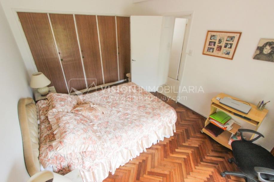 Apartamento en Pocitos, 2 dormitorios y 1 baño, Al Frente, 400 mts de Rambla, con Estufa a Leña y con Balcón - U$ 175.000-18