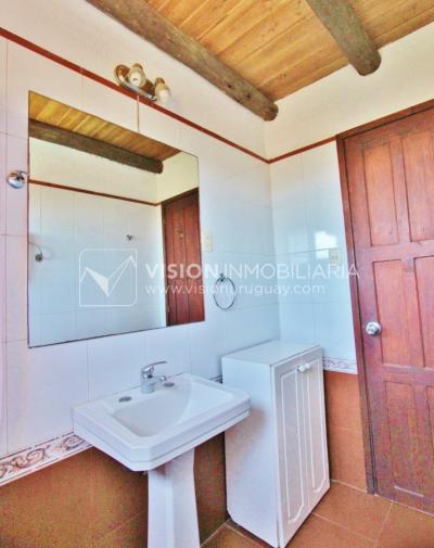 Espectacular Casa en Punta del Diablo a pasos del mar; piscina climatizada, barbacoa, chillout.