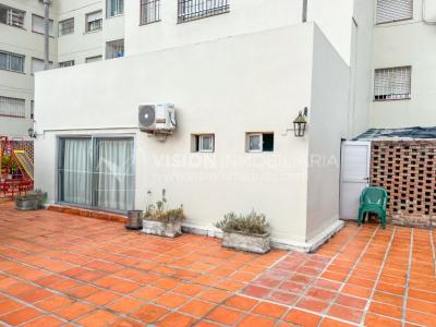 Apartamento con Renta en Venta al frente 2 Dormitorios 2 Baños, La Blanqueada, Av. 8 de Octubre, en Piso 3. Semiequipado. Amenities: 3 Parrilleros, gran Patio Juegos para Niños. Portería y Vigilancia
