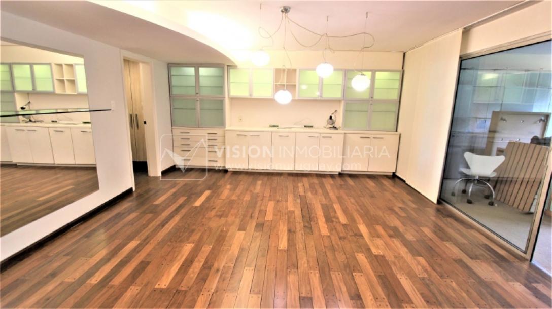 Alquile U$S 3.900 /mes - Distinguido Apartamento en Carrasco de 234 m2, 4 Dormitorios más Servicio, 2 Garajes.-4