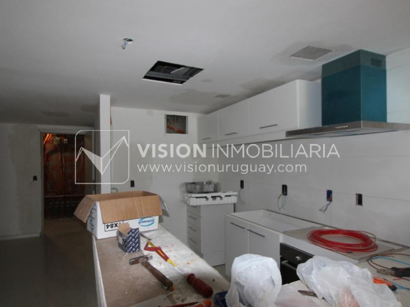 Exclusivo apartamento de 2 dormitorios en Av. Roosevelt Punta del Este-19