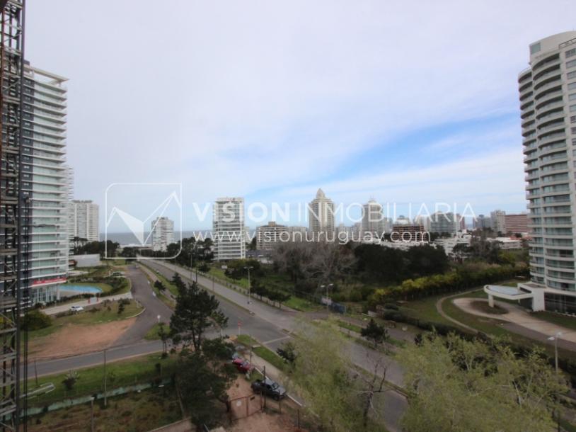 Exclusivo apartamento de 2 dormitorios en Av. Roosevelt Punta del Este-11