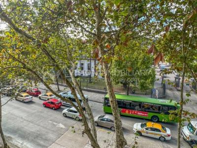 Apartamento con Renta en Venta al frente 2 Dormitorios 2 Baños, La Blanqueada, Av. 8 de Octubre, en Piso 3. Semiequipado. Amenities: 3 Parrilleros, gran Patio Juegos para Niños. Portería y Vigilancia