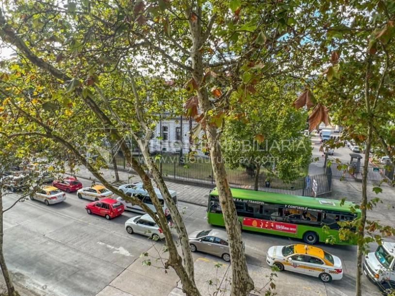 Apartamento con Renta en Venta al frente 2 Dormitorios 2 Baños, La Blanqueada, Av. 8 de Octubre, en Piso 3. Semiequipado. Amenities: 3 Parrilleros, gran Patio Juegos para Niños. Portería y Vigilancia-5