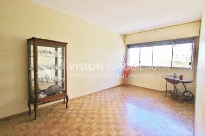 Excelente Apartamento en Pocitos, Pagola casi Rambla; 3 dormitorios y 2 baños, cocina definida. Con Garaje.